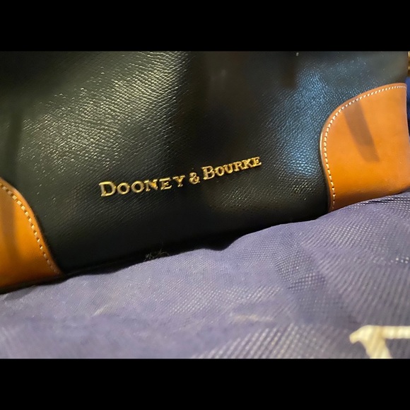Dooney & Bourke - Picture 3 of 5
